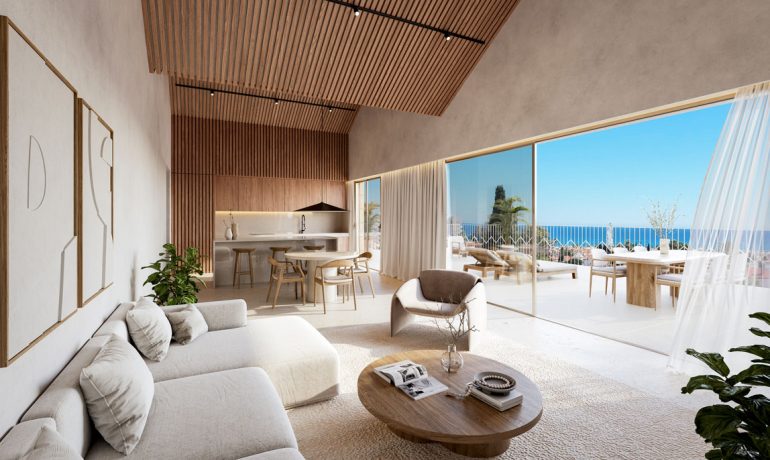 Salón elegante estilo mediterráneo con vistas panorámicas al mar